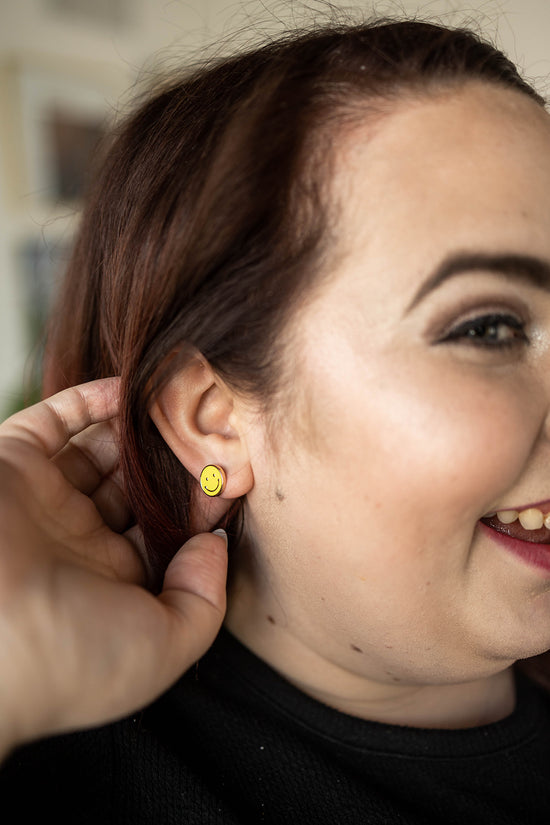 Load image into Gallery viewer, smileyface earrings
