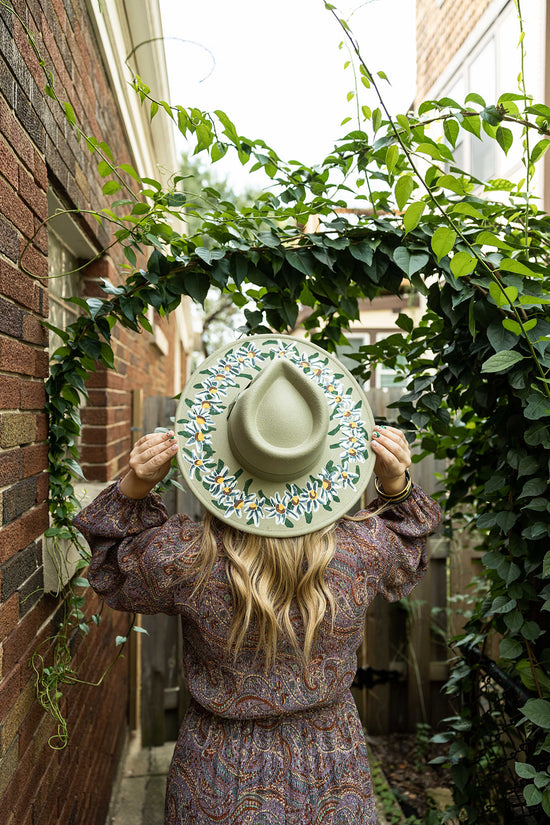 vada winter hand painted sage daisy hat