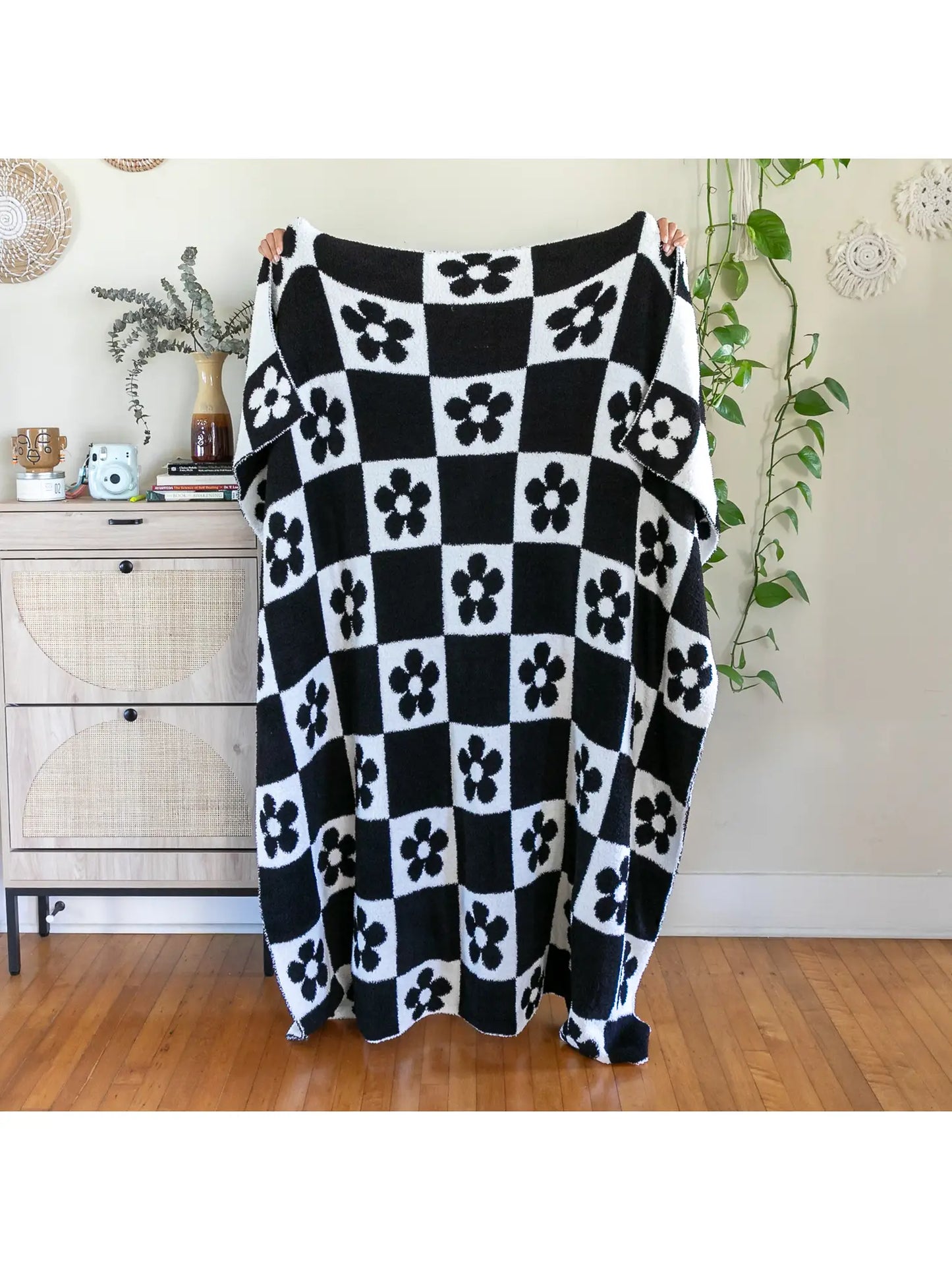 Load image into Gallery viewer, daisy checkered blanket
