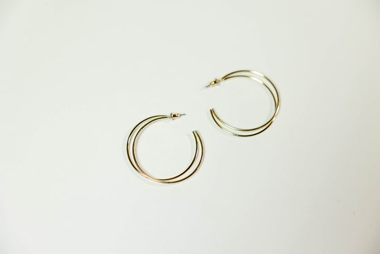 Load image into Gallery viewer, gretchen gold hoop earrings
