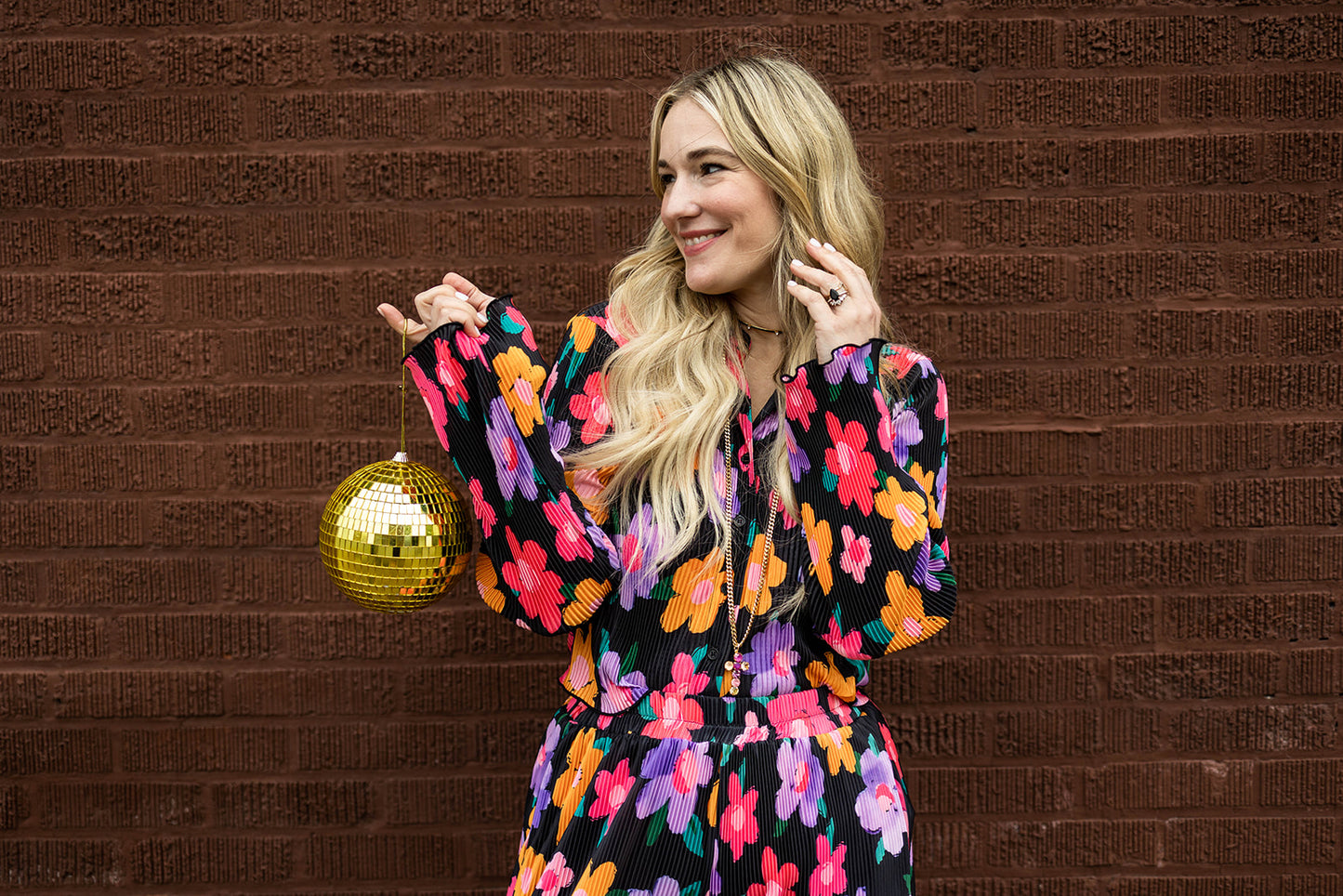 Load image into Gallery viewer, betty button down in black floral
