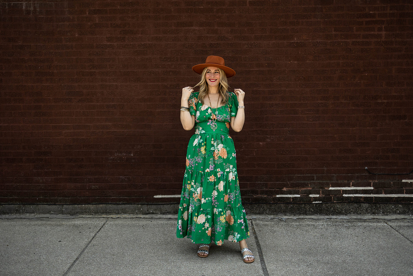 Load image into Gallery viewer, clover bubble sleeve top in green floral
