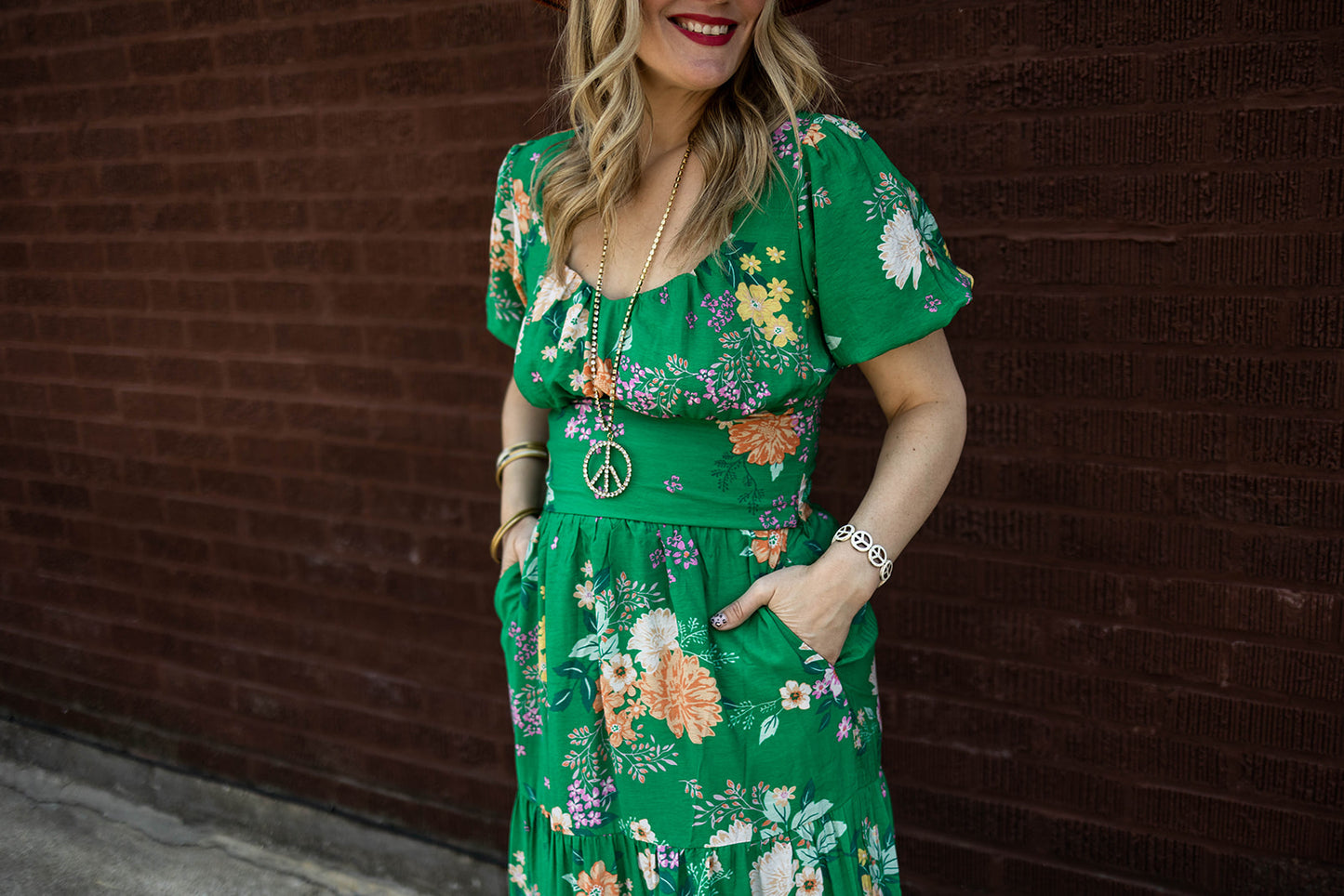 Load image into Gallery viewer, clover bubble sleeve top in green floral
