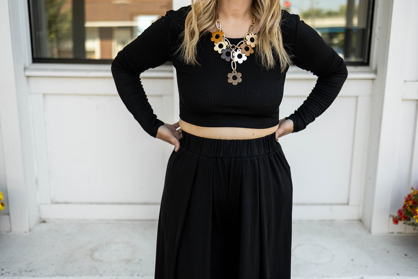shelly crop top in black