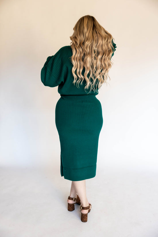 Load image into Gallery viewer, jolene midi skirt in green
