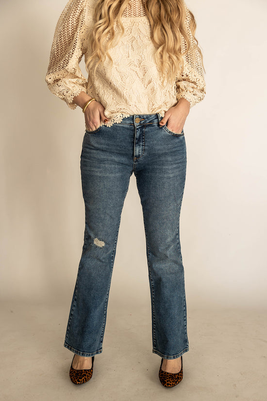 bradly mid rise flare jeans in sky
