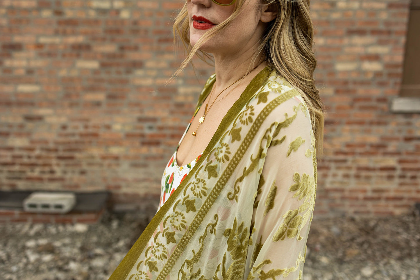 Load image into Gallery viewer, alexandria velvet duster in olive
