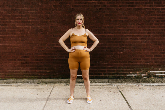 Load image into Gallery viewer, vada winter biker short in butterscotch
