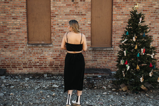 Load image into Gallery viewer, kitt velvet skirt in black
