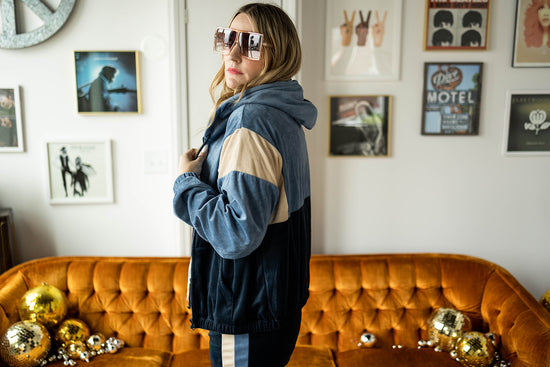 Load image into Gallery viewer, iggy velour zip up jacket in teal
