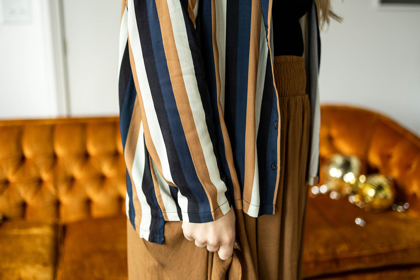 Load image into Gallery viewer, paxton button down long sleeve in vertical stripe
