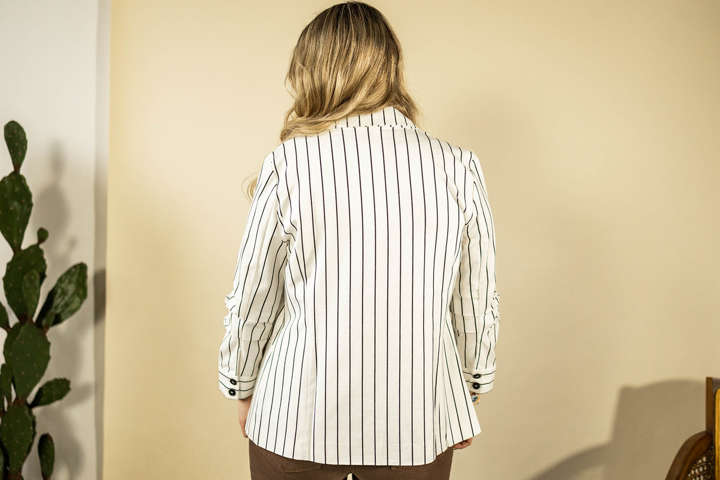 Load image into Gallery viewer, jeanette blazer in black stripe
