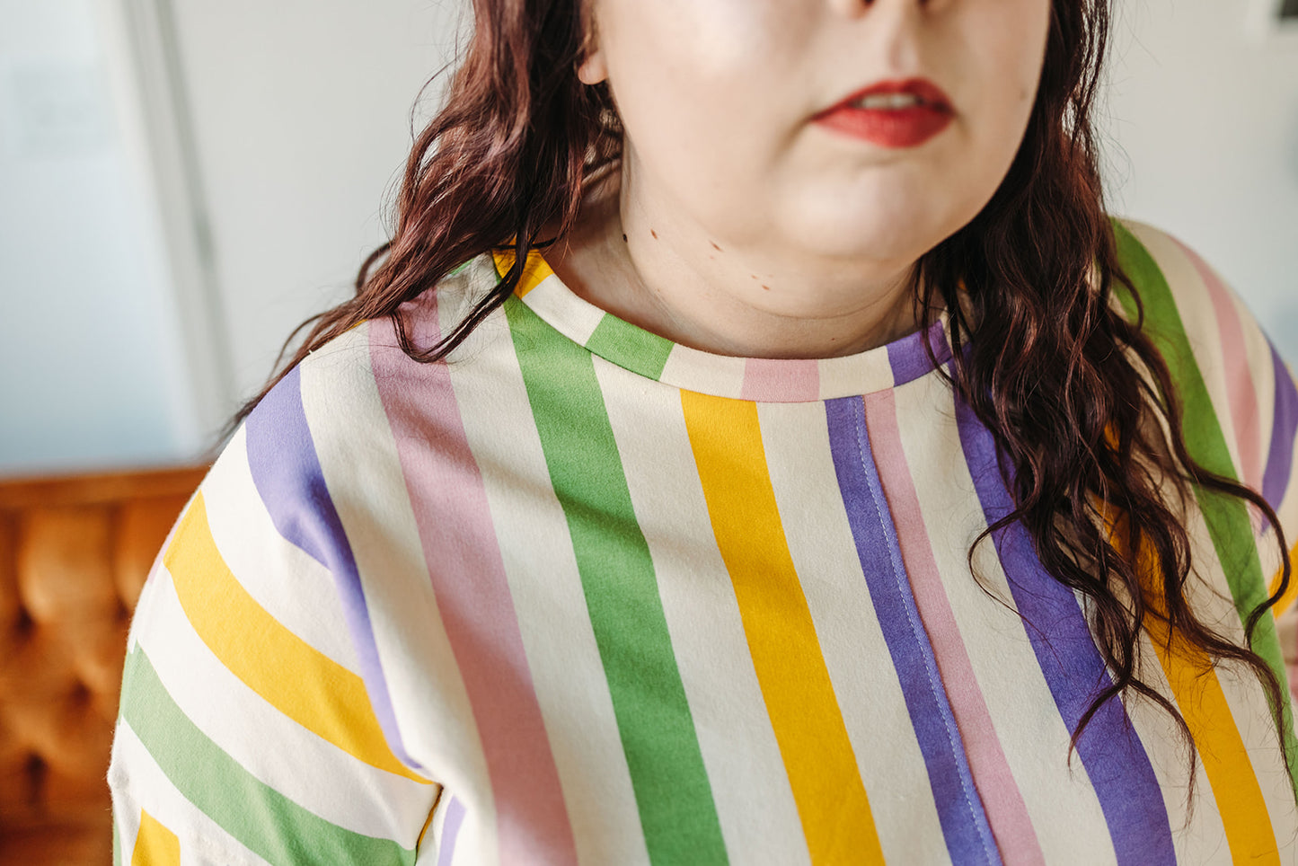 Load image into Gallery viewer, rhoda cropped sweatshirt in striped
